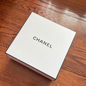 CHANEL Black & White Cardboard Box